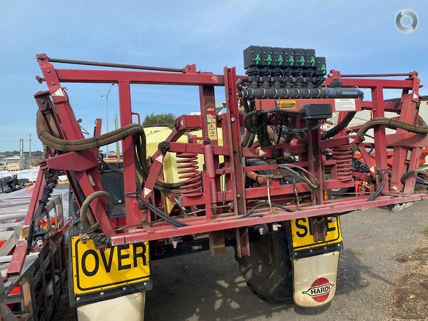 Photo 3. Hardi NAV 3000 boom sprayer