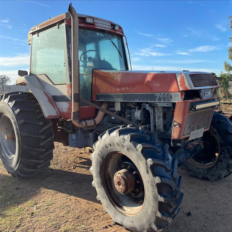 Photo 1. Case IH Magnum 7110 Tractor