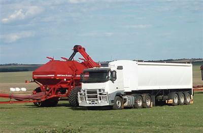 Photo 3. Duraquip 3 Compartment S (short) Commodity Trailer