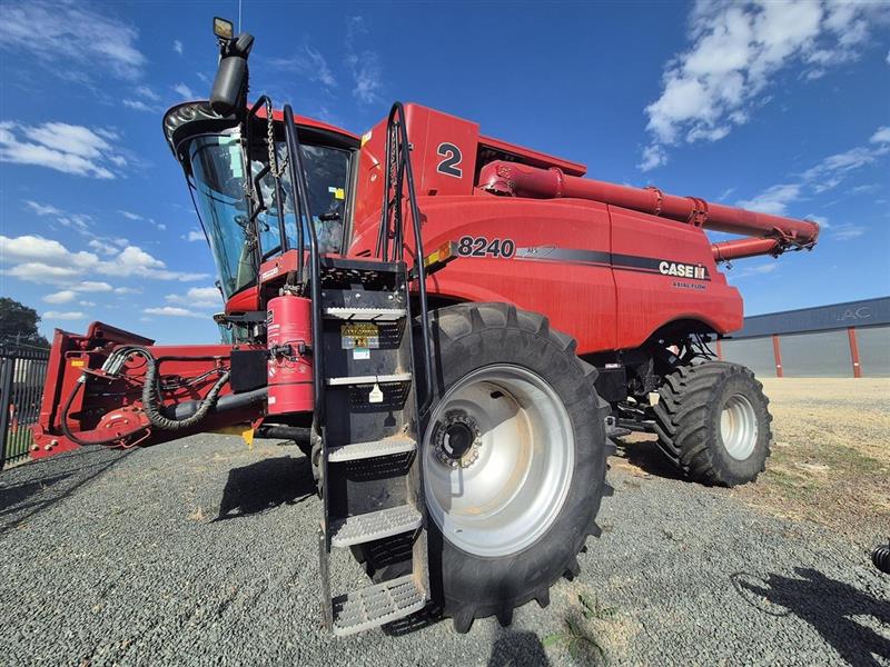 Photo 5. Case IH 8240 combine harvester