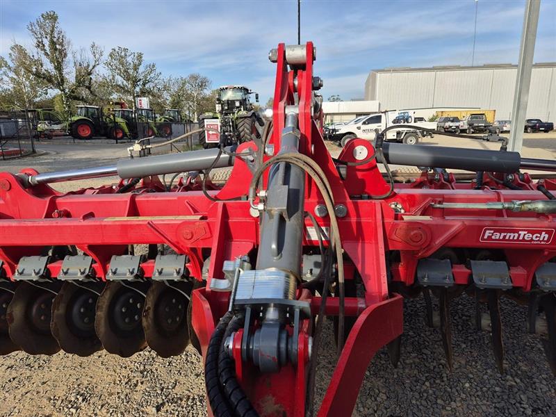 Photo 4. Unia Ares XL airseeder
