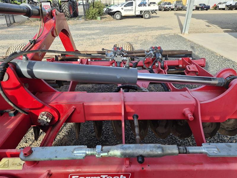 Photo 5. Unia Ares XL airseeder