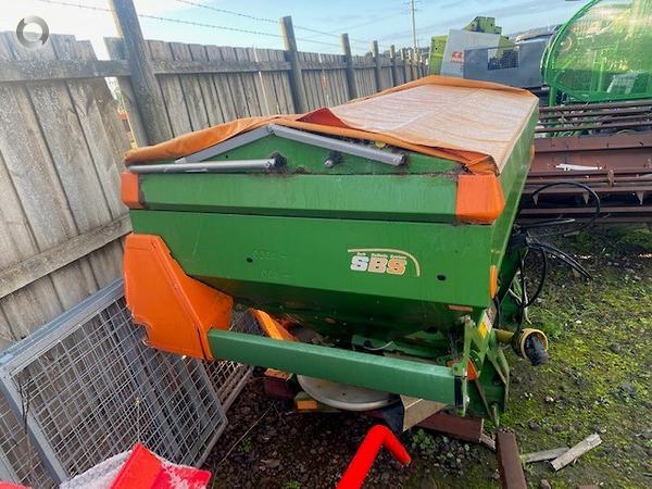 Photo 3. Amazone ZAM 1501 spreader