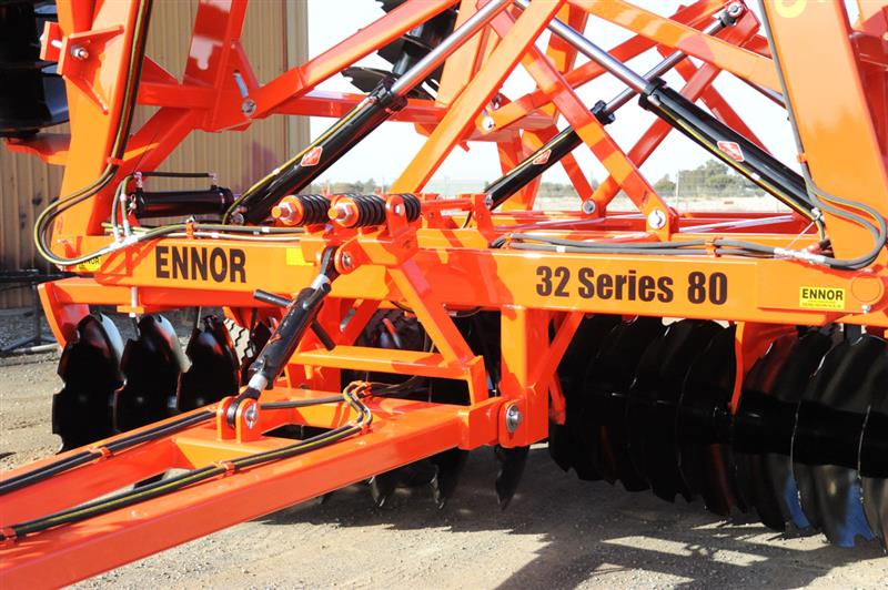 Photo 3. ENNOR 32 series 9.0 or 32 Series 12.7 Hydraulic Fold