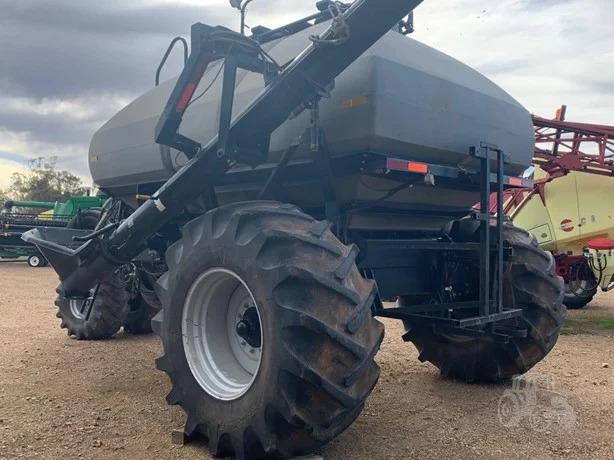 Photo 3. Flexi-Coil 3850 TBH Air Cart