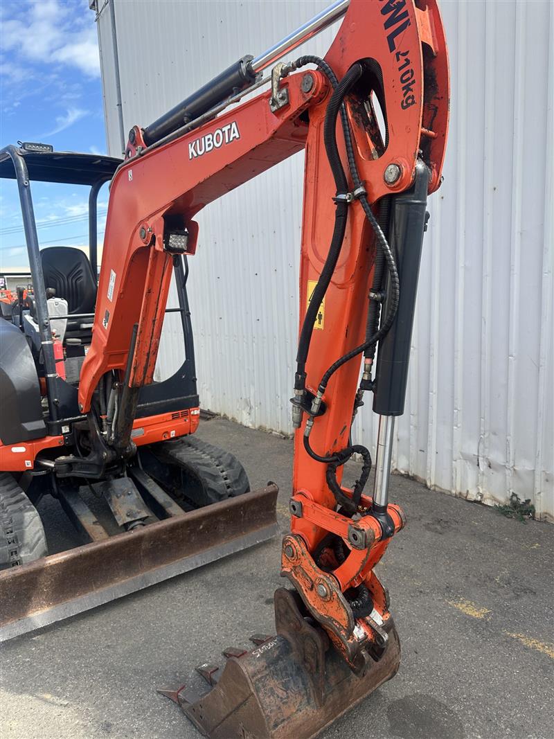 Photo 3. Kubota U27-4 mini excavator