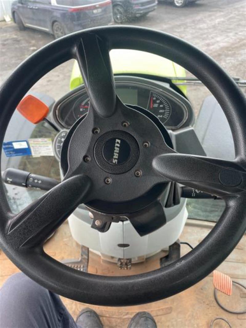 Photo 3. Claas Axion 830 tractor