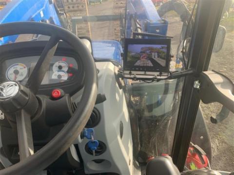 Photo 3. New Holland T5.105 tractor