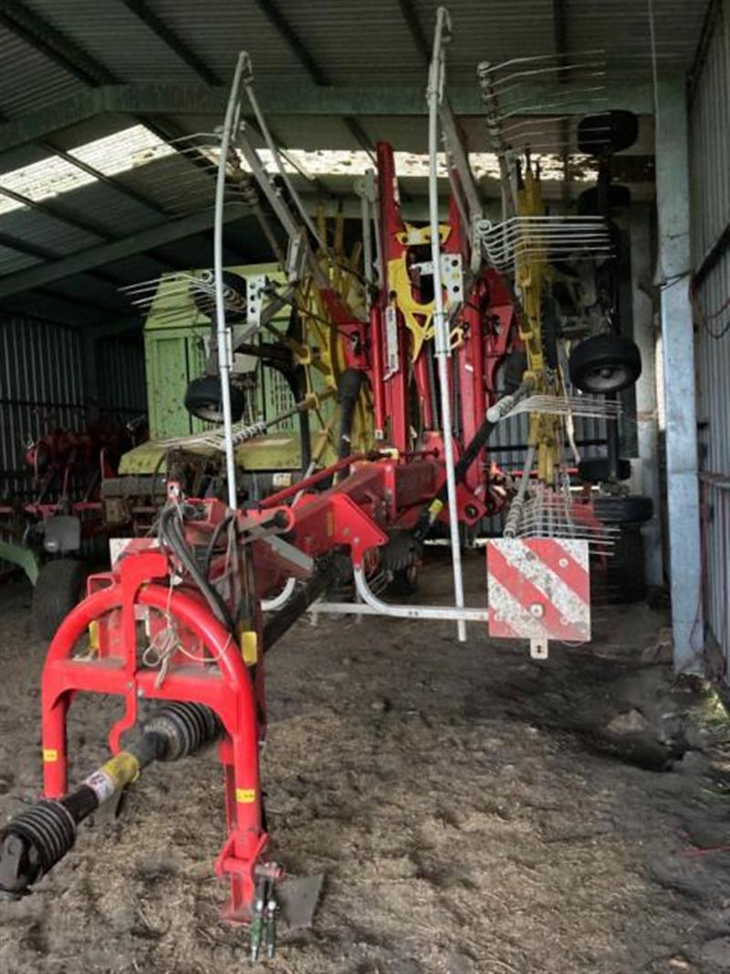 Photo 2. Pottinger TOP 962C rake