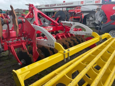 Photo 2. Pottinger Terradisc 3000 cultivator