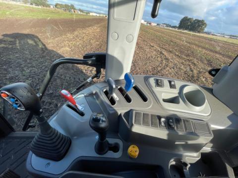 Photo 4. Kioti PX1153 tractor