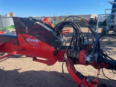 Photo 4. Kuhn GA 13131 rake