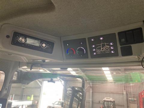 Photo 3. Claas AXION 800 tractor