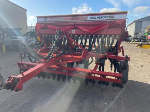 Photo 4. Duncan MK3 Renovator airseeder