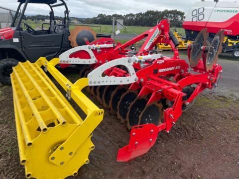 Photo 4. Pottinger Terradisc 3000 cultivator