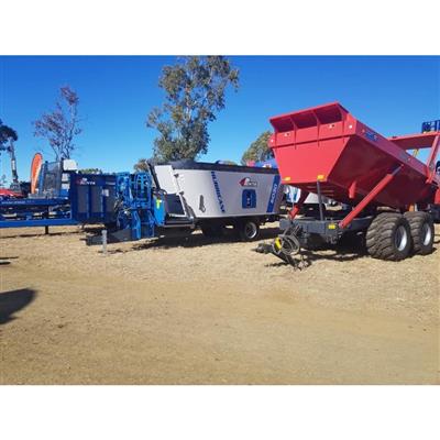 Photo 3. PENTA 6030SD TMR MIXER WAGON