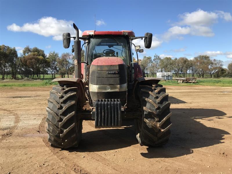 Photo 4. Case IH Puma 165 tractor