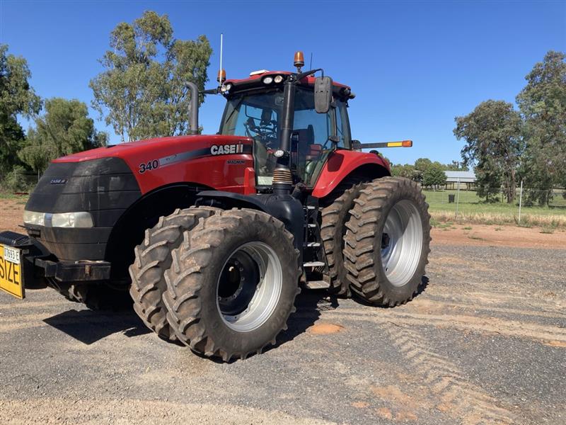 Photo 2. Case IH Magnum 340 tractor