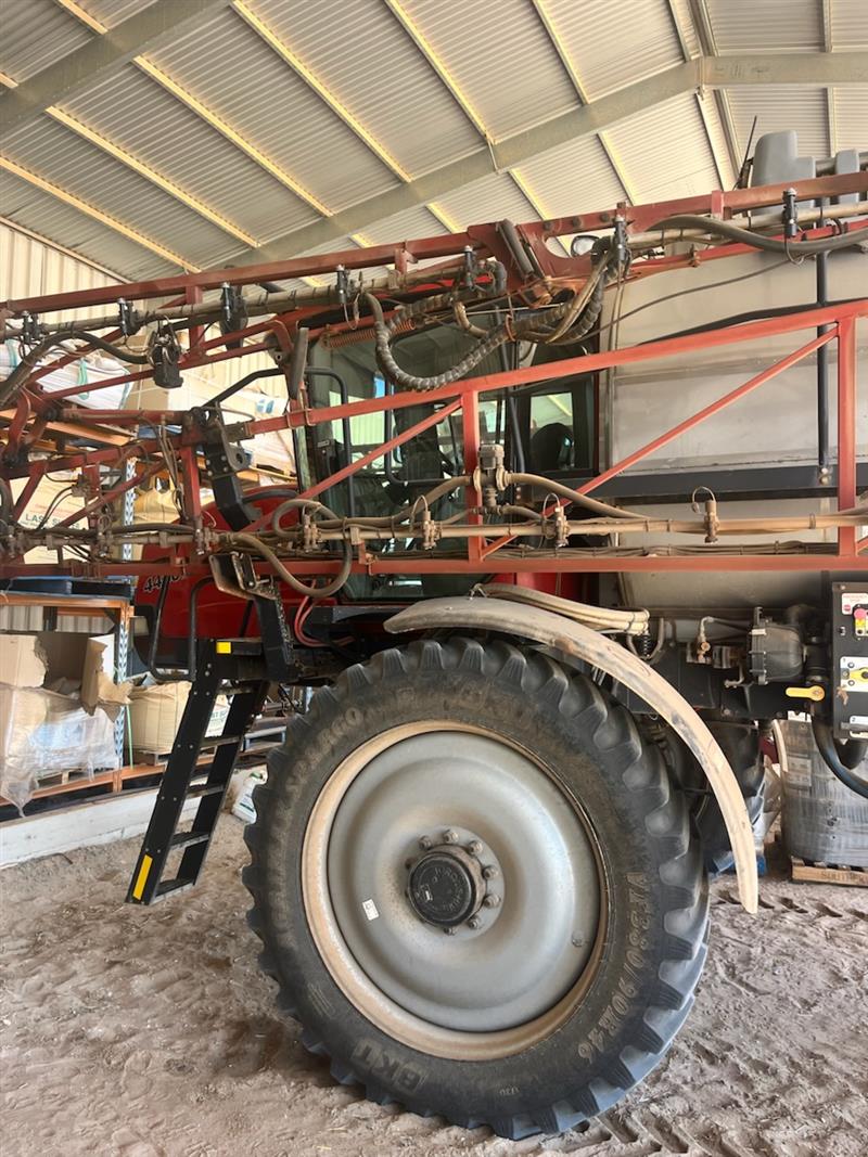 Case IH 4430 Patriot Self Propelled Sprayer