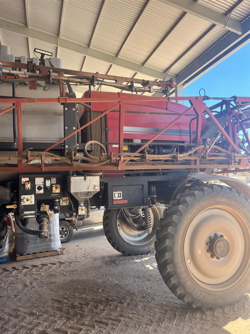 Photo 2. Case IH 4430 Patriot Self Propelled Sprayer