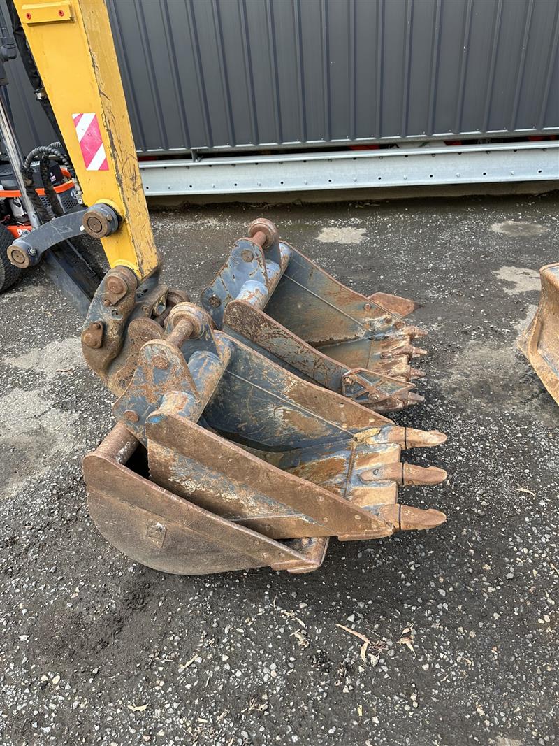 Photo 3. XCMG XE55U excavator