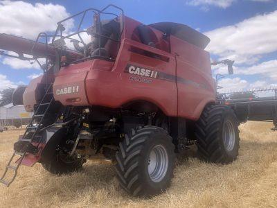 Photo 5. Case IH 7240 combine harvester