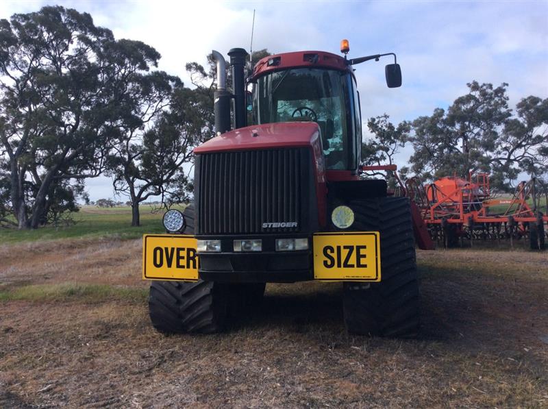 Photo 2. Case IH Steiger STX375 track tractor