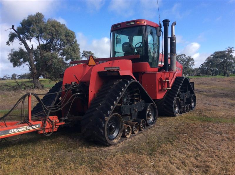 Photo 3. Case IH Steiger STX375 track tractor
