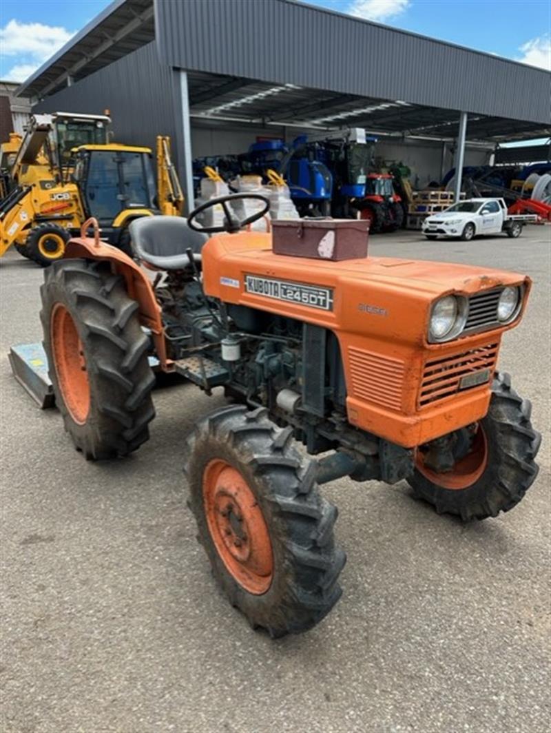 Photo 1. Kubota L245DT