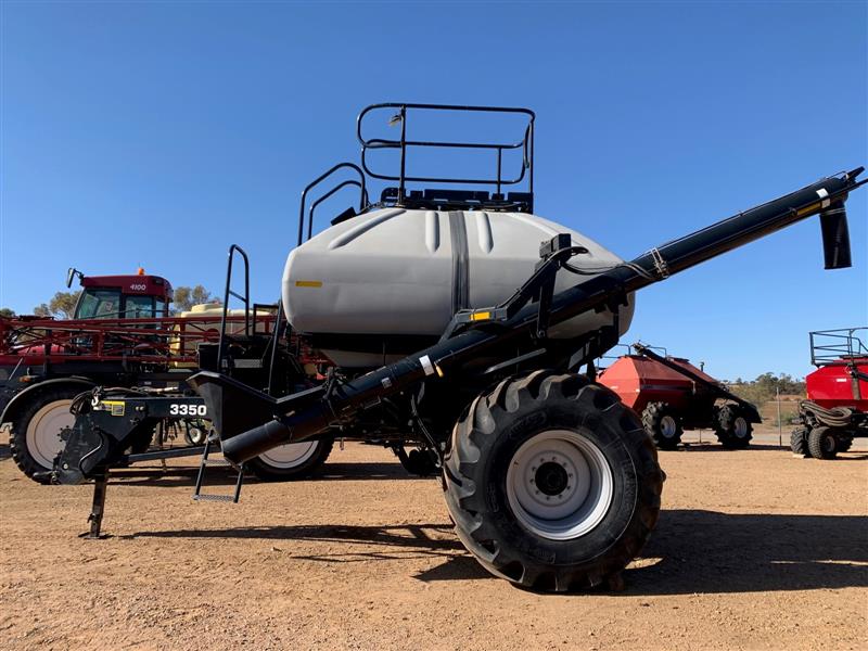 Photo 3. Flexi-Coil 3350 TBT Air Cart