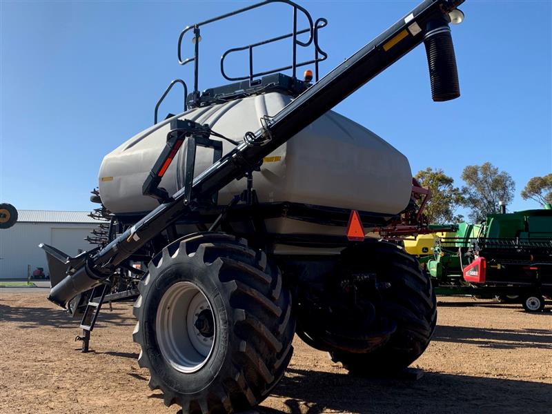 Photo 4. Flexi-Coil 3350 TBT Air Cart