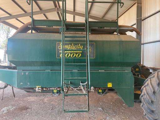 Photo 5. Flexi-Coil 5000HD Air Drill & Simplicity 6000 Air Cart
