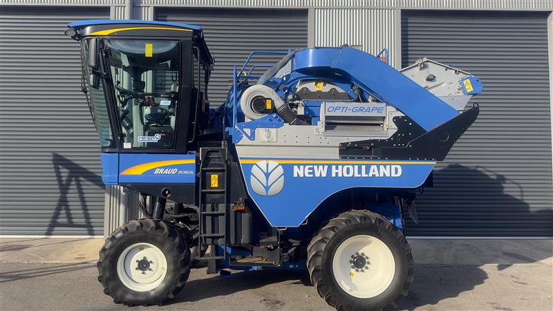 Photo 3. 9060LOA-Opti-Grape Braud New Holland STK4