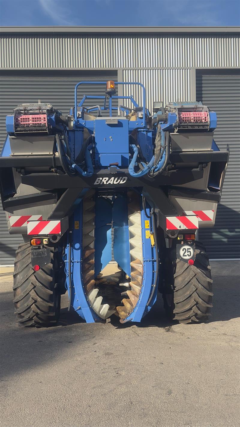 Photo 4. 9060LOA-Opti-Grape Braud New Holland STK4