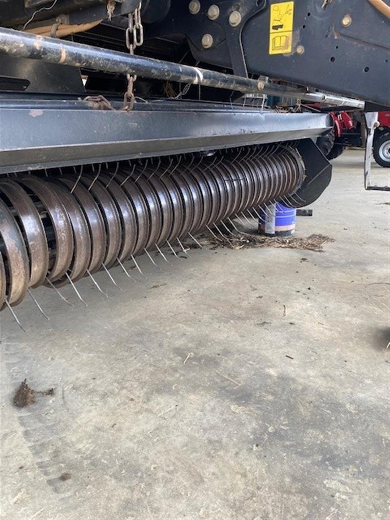 Photo 2. Case IH RB454 baler