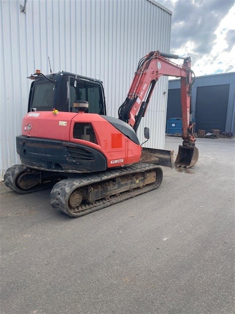 Photo 2. Kubota KX080-3 mini excavator