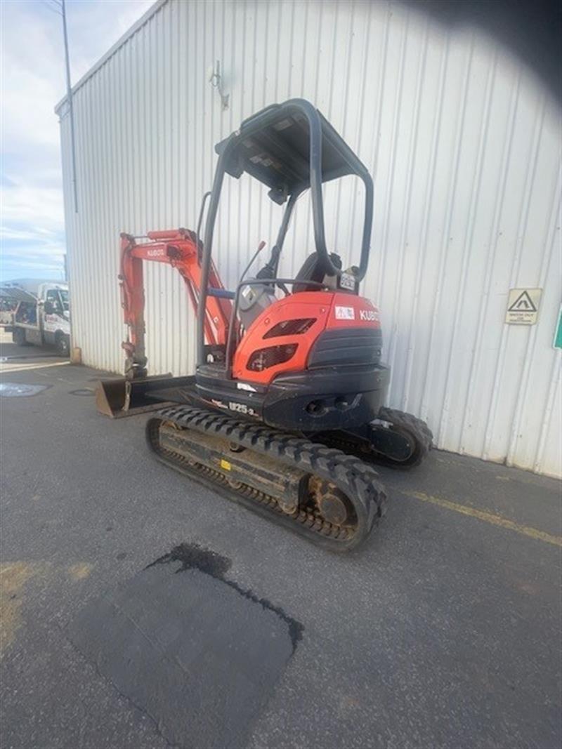 Photo 2. Kubota U25-3 mini excavator
