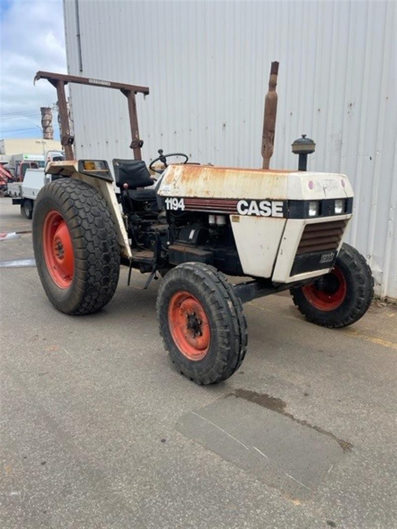 Photo 1. Case Tractor 1194