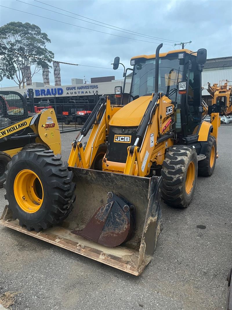 Photo 1. Loader Backhoe JCB 3 CX