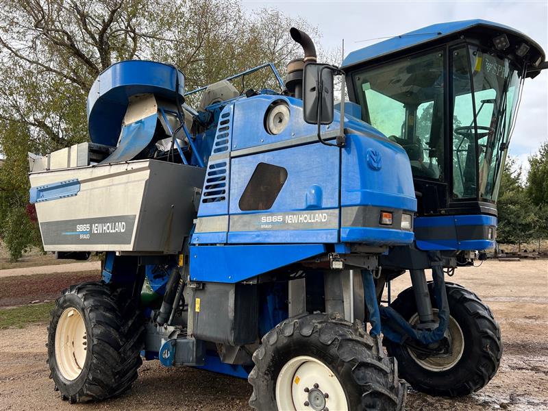 Photo 2. Braud New Holland SB65 Twin Bin Harvester