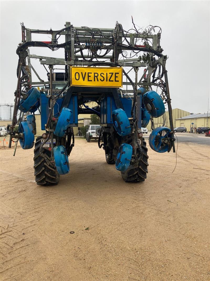 Photo 3. Braud Croplands Nebula 3600 Sprayer