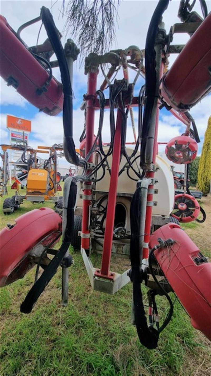 Photo 2. Used Croplands 4000lt Quantum mist sprayer