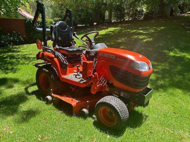 Photo 3. Kubota BX2370 Tractor
