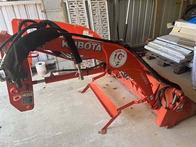 Photo 4. Kubota BX2370 Tractor