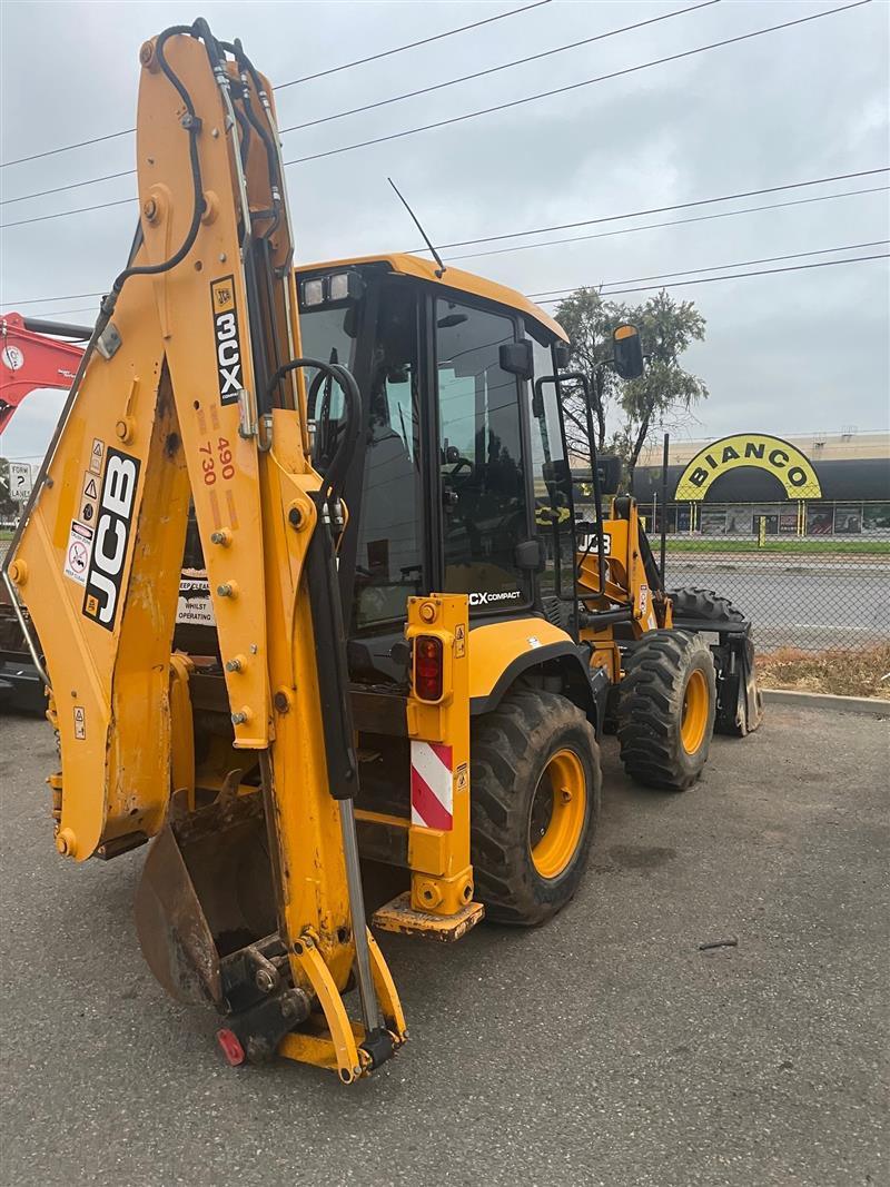 Photo 3. Loader Backhoe JCB 3 CX