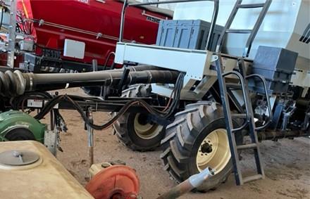 Photo 3. Bourgault 6350 Air Cart