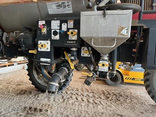 Photo 2. Case IH 4430 Patriot Self Propelled Sprayer