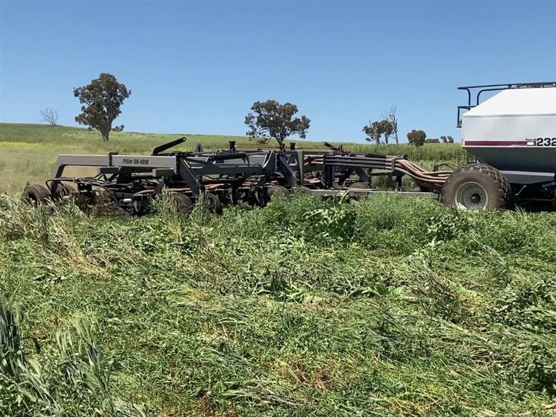 Photo 2. Pillar Laser DH 50 width airseeder