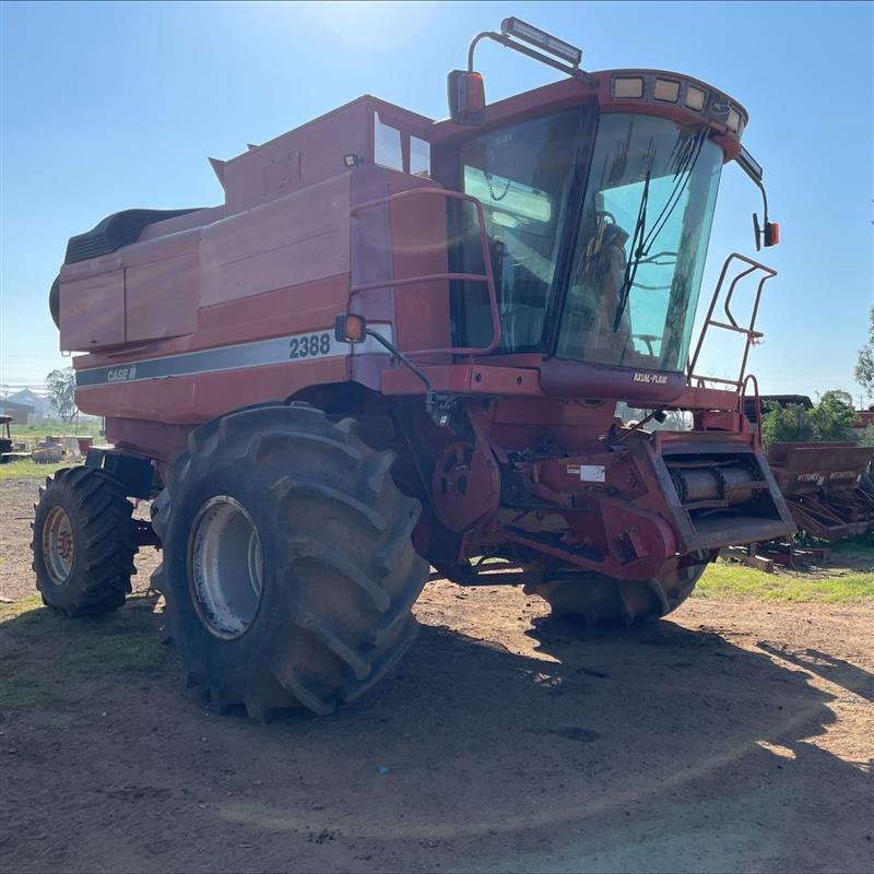 Photo 2. International/Case IH 2388 combine harvester