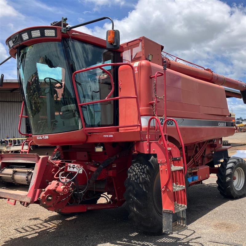 Photo 2. International/Case IH 2388 combine harvester